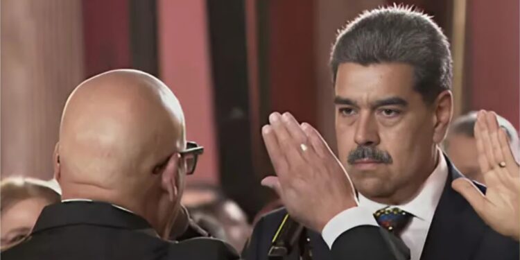 Maduro se juramentó como presidente ilegítimo de Venezuela