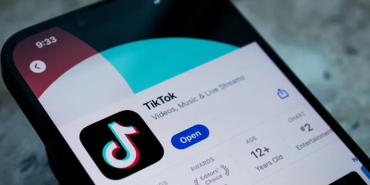 TikTok regresa a las tiendas de aplicaciones en EE.UU