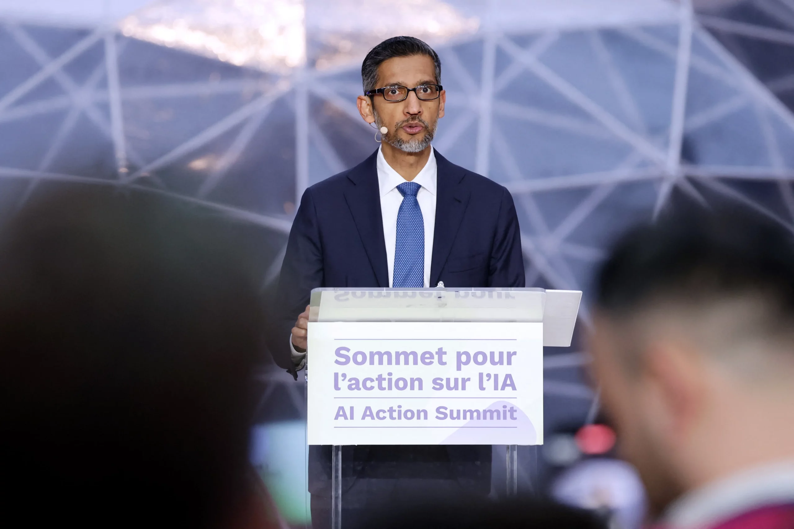 Sundar, consejero delegado de Google, pronuncia un discurso durante la Cumbre de Acción sobre Inteligencia Artificial celebrada este lunes en París.