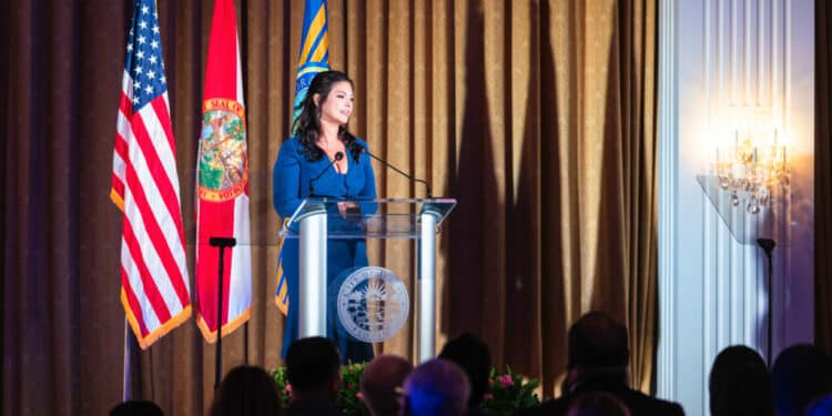 La alcaldesa de Doral solicitó a Trump que garantice la protección de los venezolanos beneficiados con el TPS