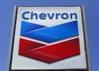 Trump considera revertir cese de operaciones de Chevron en Venezuela
