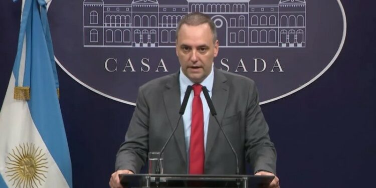 Gobierno de Milei desclasifica documentos sobre la última dictadura militar en Argentina