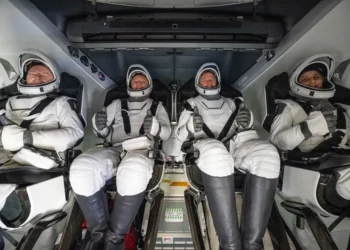 Regresan los dos astronautas atrapados durante nueve meses en la EEI