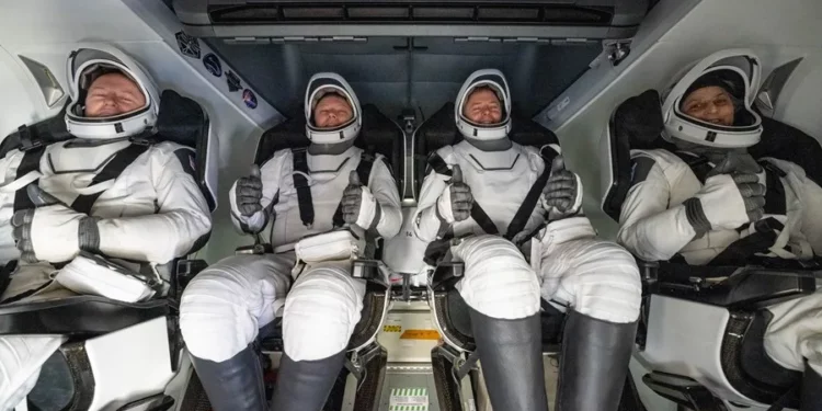 Regresan los dos astronautas atrapados durante nueve meses en la EEI