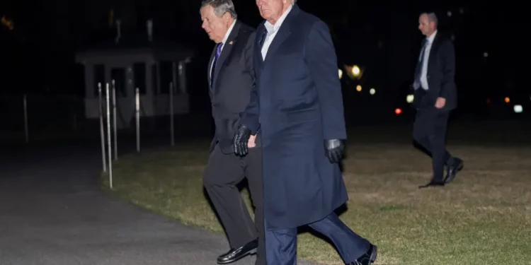 Trump medita moverse entre conflictos europeos y construir alianzas latinoamericanas tras el episodio de Zelensky en el Despacho Oval