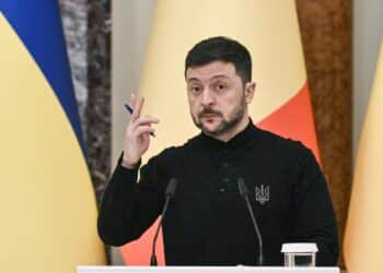 Zelenski acusa a Pekín de conocer el reclutamiento de ciudadanos chinos para combatir en Ucrania