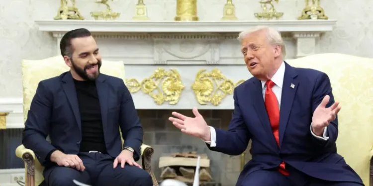 Trump afirma que sanciones petroleras han dejado a Venezuela en situación crítica