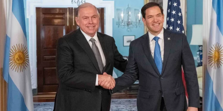 EE.UU. y Argentina refuerzan su alianza para enfrentar el autoritarismo en América Latina