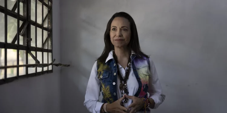 Bloomberg: Desde las sombras, María Corina Machado apunta a la debilidad de Nicolás Maduro