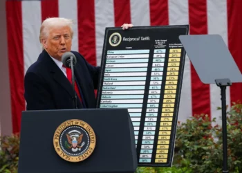 Trump impone un arancel global del 10 %, todavía mayor para Asia y la Unión Europea