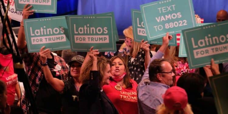 Trump presume de que el 60% de los hispanos aprueba su gestión
