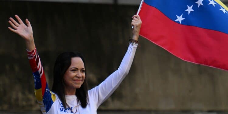 ABC: La lucha bajo amenaza y en solitario de María Corina Machado