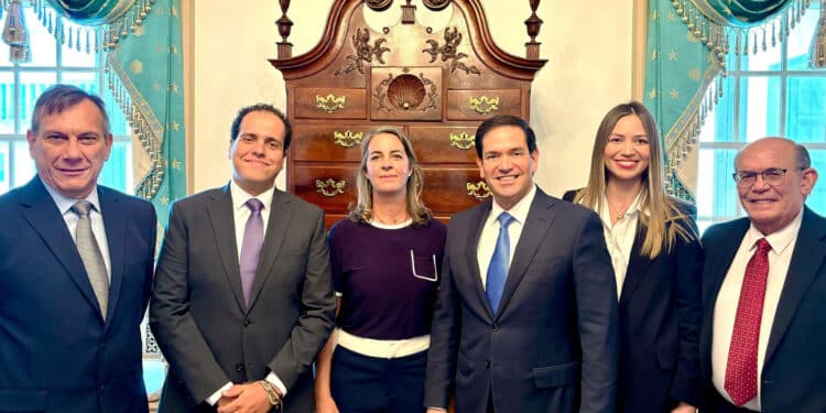 Marco Rubio se reúne con colaboradores de María Corina Machado rescatados en Caracas y condena nuevas detenciones de opositores