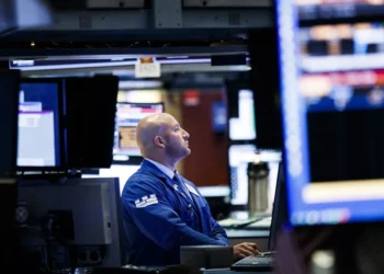Wall Street cae después de que Trump amenace con aranceles a la Unión Europea y a Apple