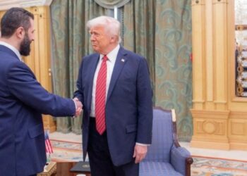 Trump se reúne con el nuevo líder sirio durante más de media hora en Riad