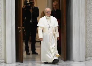 El papa León XIV pide a los periodistas: Desarmemos las palabras y ayudaremos a desarmar la Tierra