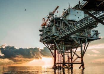 El Brent supera los 79 dólares tras intensificarse el conflicto en Oriente Próximo