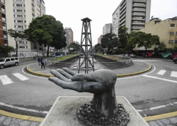 Bloomberg: Venezuela se asocia con pequeñas petroleras mientras Chevron se retira