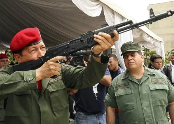 El blindaje bélico de Maduro: misiles, drones israelíes y los kalashnikov rusos soñados por Chávez