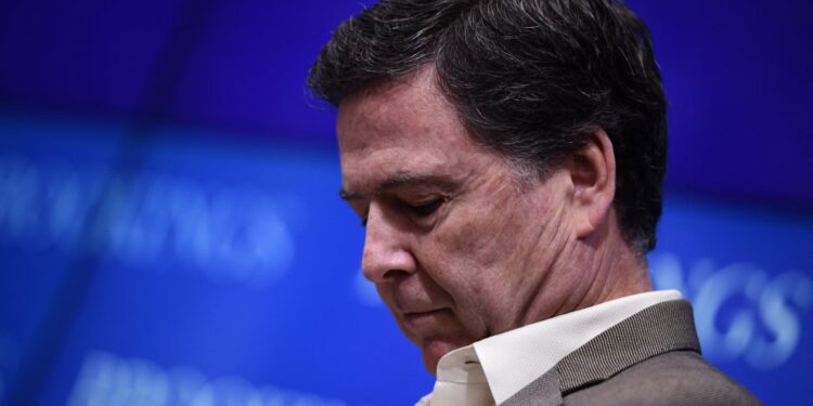 El FBI abrió una investigación contra Comey y el exdirector de la CIA John Brennan por posibles irregularidades en el caso Trump-Russia