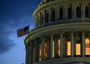 VOZ US: El BBB salva el primer obstáculo en la Cámara con la oposición del ala dura del GOP