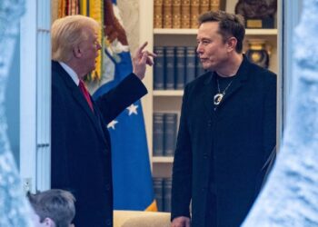 Trump califica de “ridículo” y “tren descarrilado” a Elon Musk tras anuncio de nuevo partido político