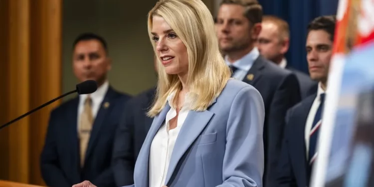 EE.UU. duplica a 50 millones de dólares la recompensa por información que lleve a la captura de Maduro