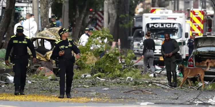 Dos ataques con al menos 18 muertos y 65 heridos sacuden a Colombia